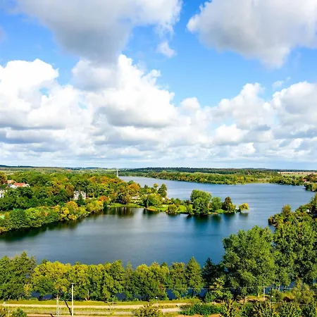 Vogelnest Mit Aussicht Auf Den Stadthafen Waren (Müritz)